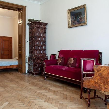"Eva Stories" Movie Apartment On Rynok Square Lviv Exterior foto