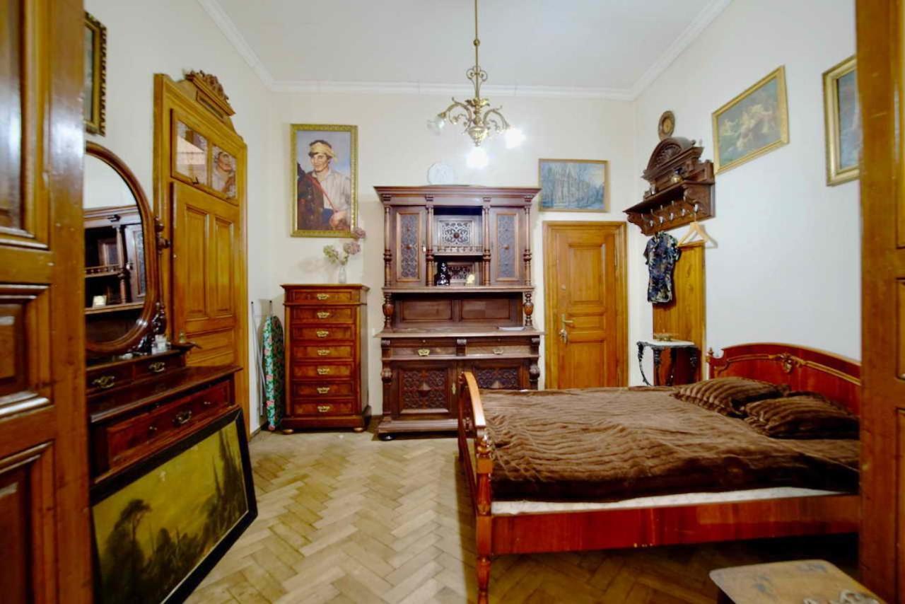 "Eva Stories" Movie Apartment On Rynok Square Lviv Exterior foto