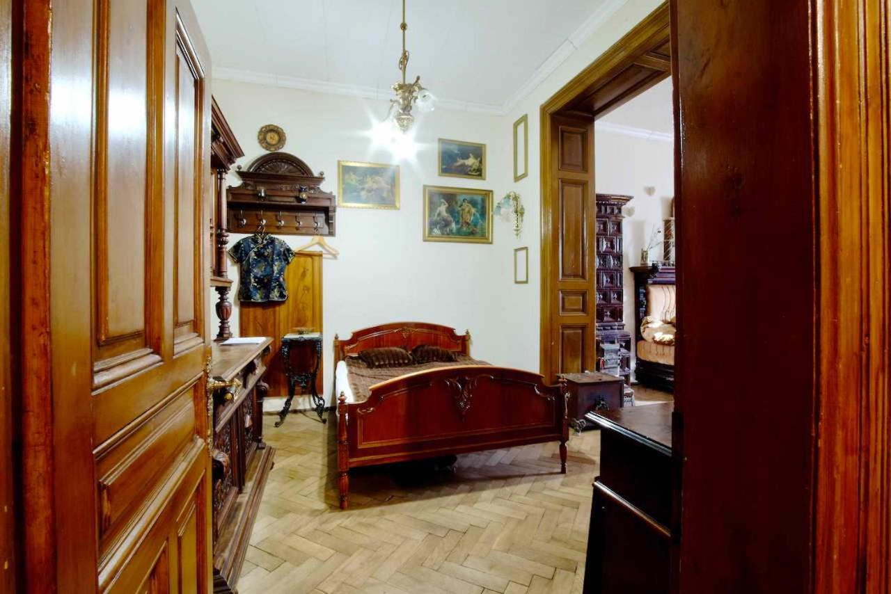 "Eva Stories" Movie Apartment On Rynok Square Lviv Exterior foto