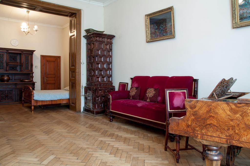 "Eva Stories" Movie Apartment On Rynok Square Lviv Exterior foto