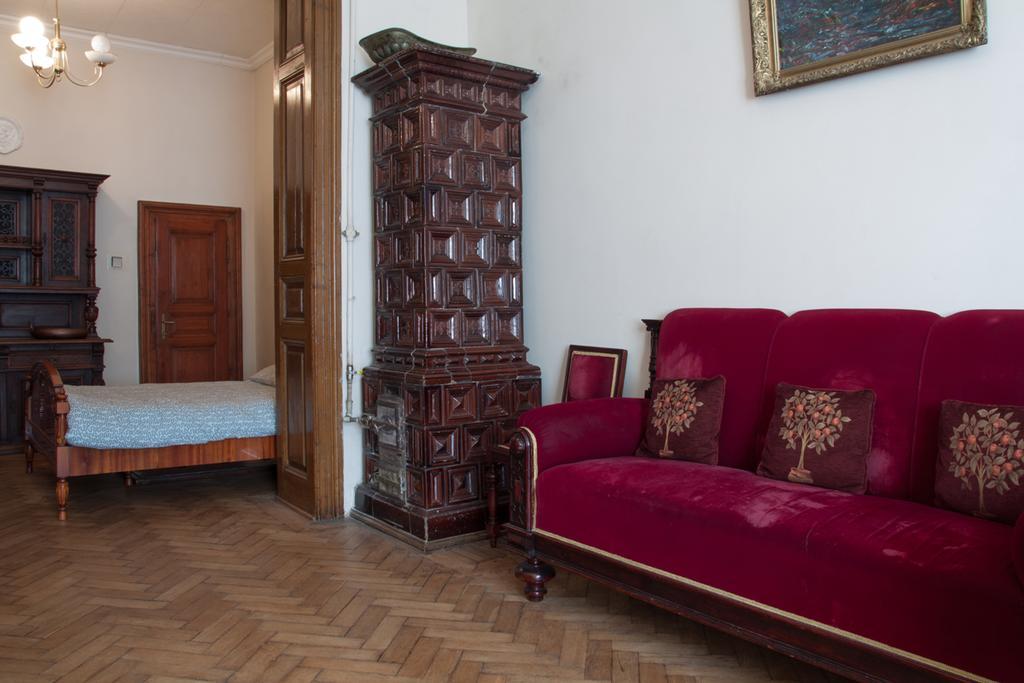 "Eva Stories" Movie Apartment On Rynok Square Lviv Exterior foto