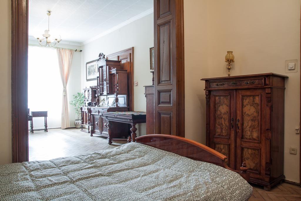 "Eva Stories" Movie Apartment On Rynok Square Lviv Exterior foto