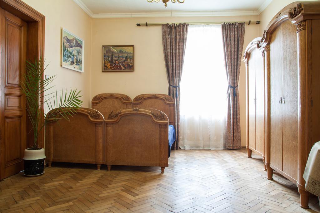 "Eva Stories" Movie Apartment On Rynok Square Lviv Exterior foto