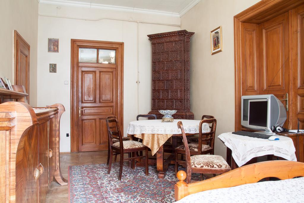 "Eva Stories" Movie Apartment On Rynok Square Lviv Exterior foto