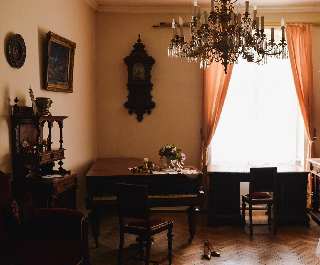 "Eva Stories" Movie Apartment On Rynok Square Lviv Exterior foto
